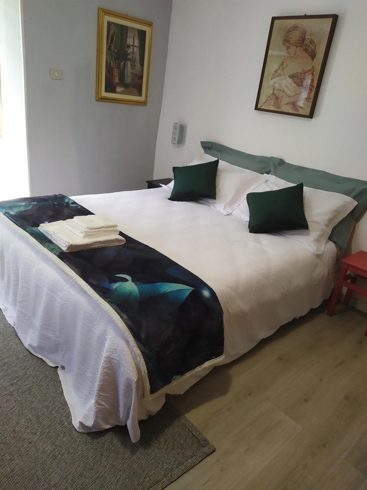 La Ghita Bed & Breakfast Sparone Ruang foto